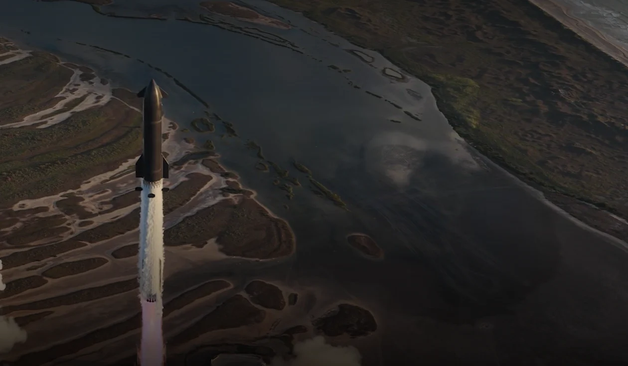 Tasarım önizlemesi için kullanılan, paylaşılan SpaceX ekran görüntüsünden kırpılmış roket görseli.