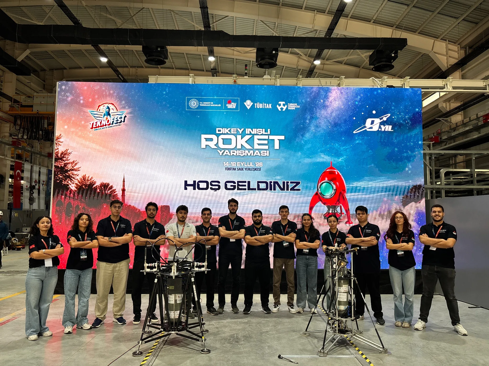 TARAGAY ekibi, TEKNOFEST 2026 Dikey İnişli Roket Yarışması alanında geliştirdikleri iki roket platformuyla.